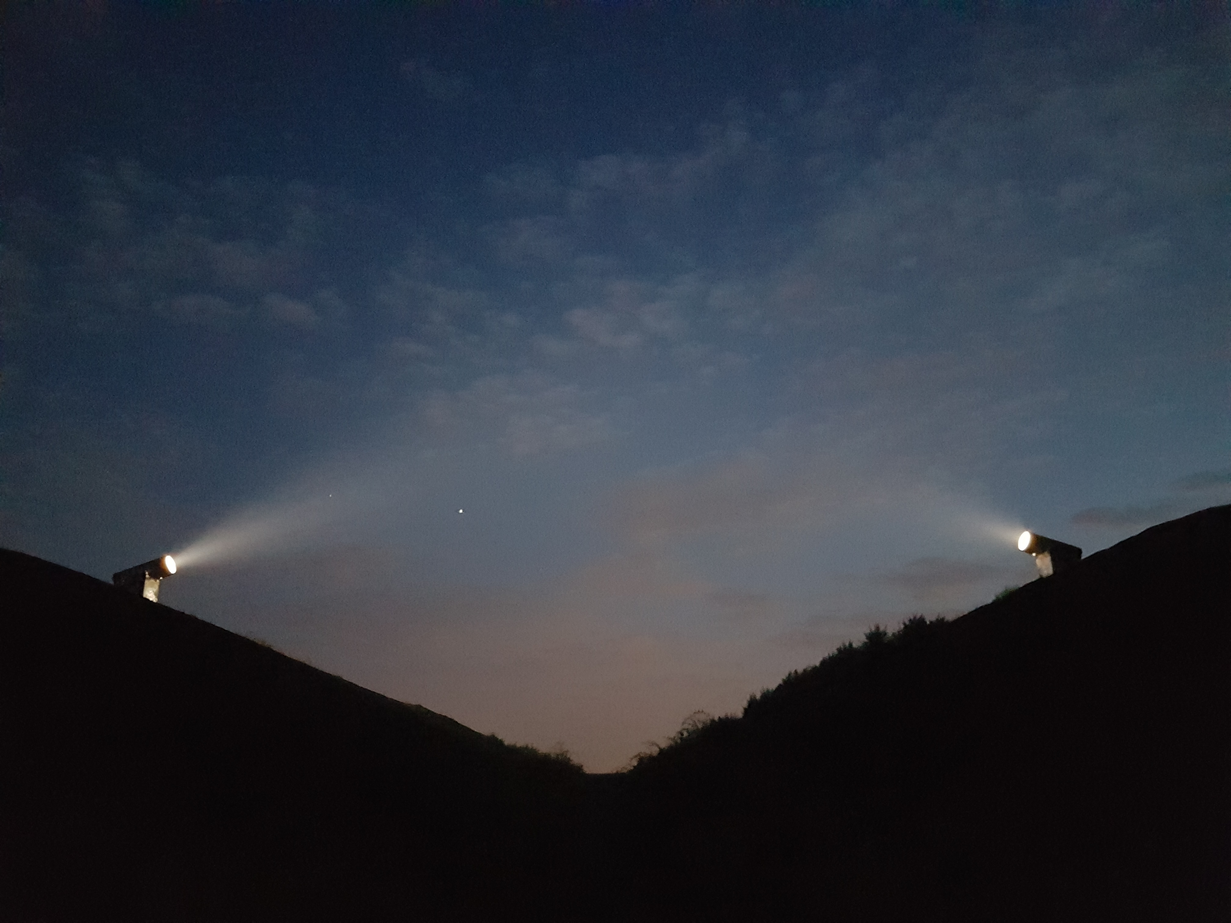 Das Bild zeigt die Halde Rungenberg bei Nacht