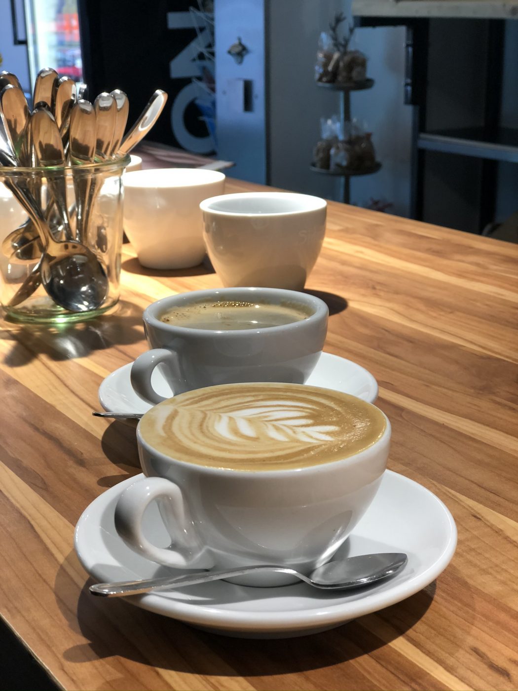 Cappuccino und Kaffee 