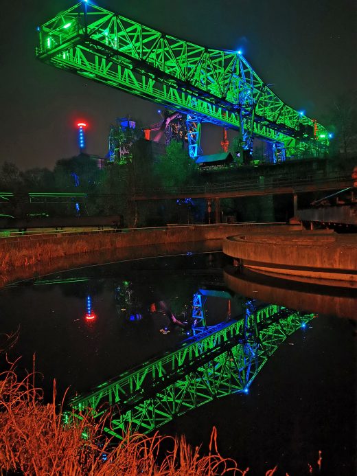 Das Fotoo zeigt Lichtkunst im Landschaftspark Duisburg-Nord