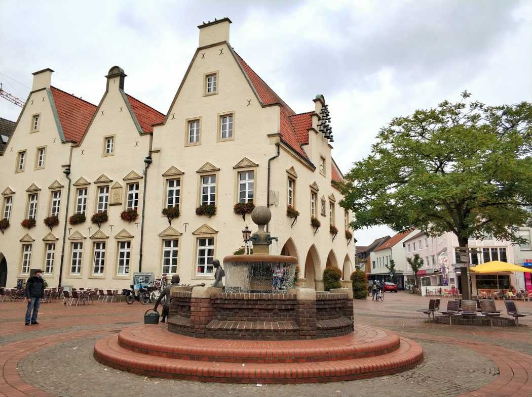 Das Foto zeigt das alte Rathaus in der historischen Altstadt von Haltern am See
