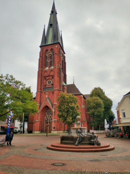 Das Foto zeigt die St.-Sixtus-Kirche in der historischen Altstadt von Haltern am See