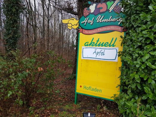 Das Foto zeigt einen Aufsteller des Hof Umbergs in Bottrop-Kirchhellen