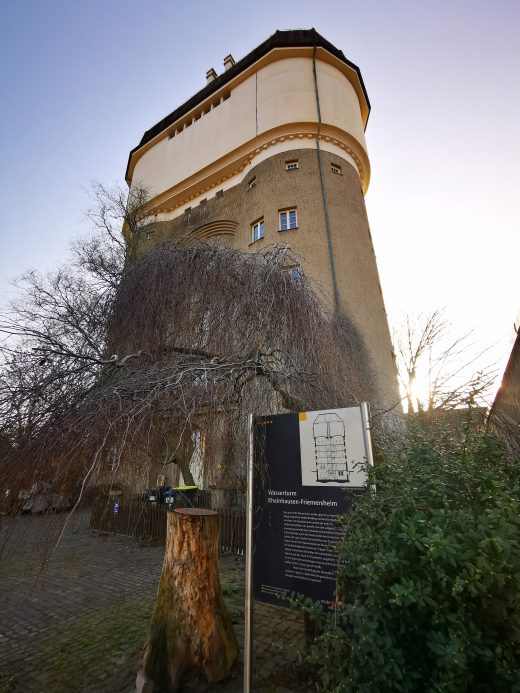 Das Foto zeigt den Wasserturm Rheinhausen-Friemersheim