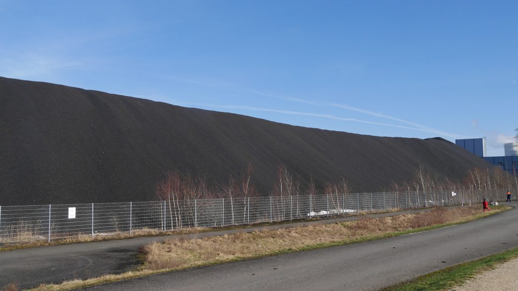 Das Foto zeigt eine Kohlenhalde in Herne