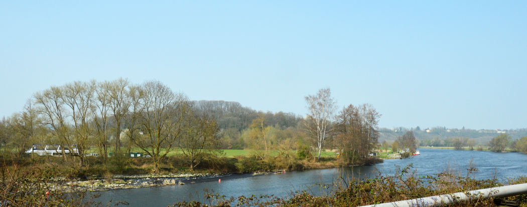 Das Foto zeigt die Aussicht von der Ruine Hardenstein auf die Ruhr