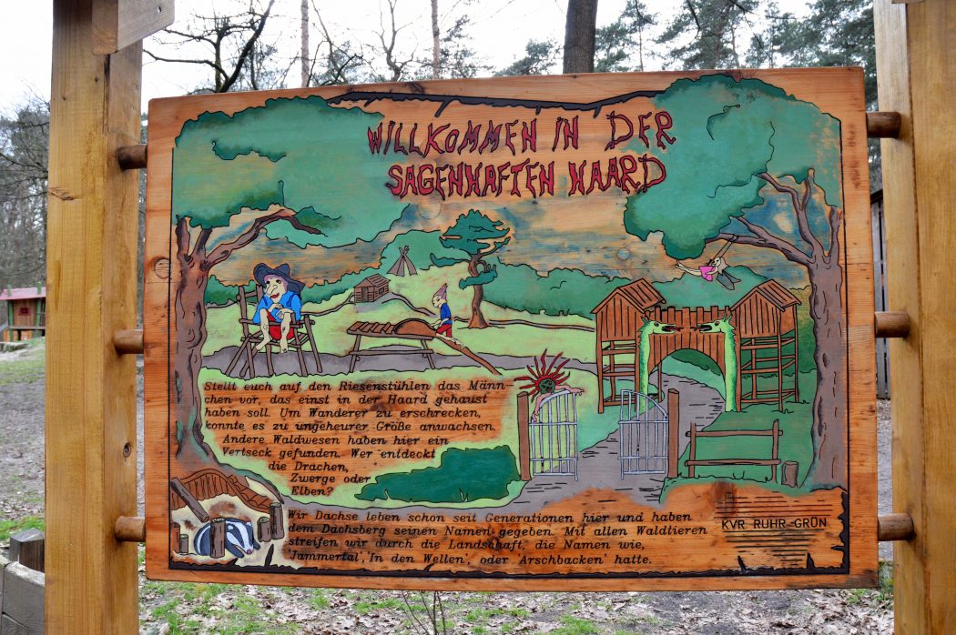 Das Foto zeigt den Spielplatz in der sagenhaften Haard
