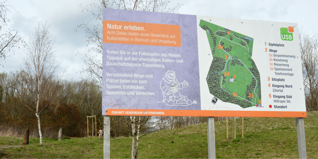 Das Foto zeigt eine Infotafel am Tippelsberg in Bochum