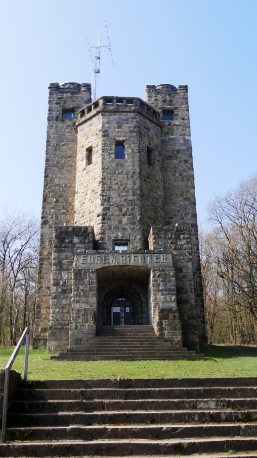 Das Foto zeigt den Eugenrichterturm auf dem 3 Türme WEG in Hagen