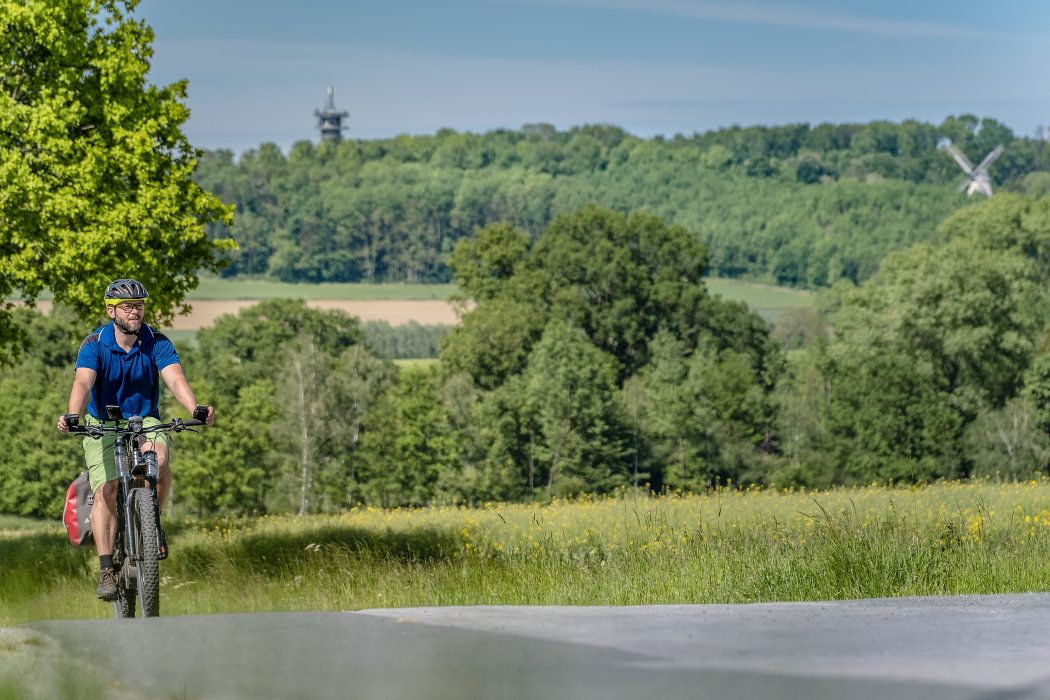 Das Foto zeigt Jochen auf dem Fahrrad in ländlichen Kreis Warendorf