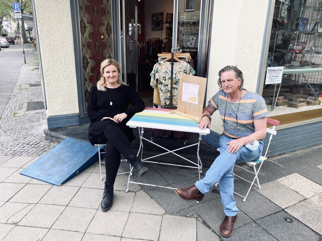 Das Foto zeigt den Inhaber Jablonski und Mitarbeiterin Edyta der Boutique Jungle im Szeneviertel Bochum Ehrenfeld