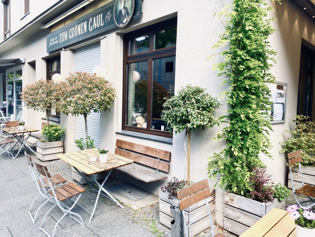 Das Foto zeigt das Restaurant „Zum Grünen Gaul“ im Szeneviertel Bochum Ehrenfeld von außen