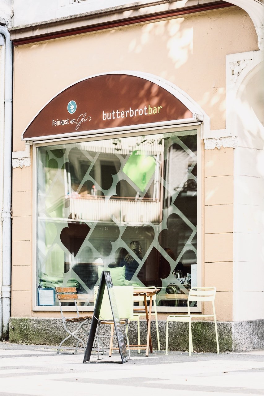 Das Foto zeigt die Butterbrotbar im Szeneviertel Bochum Ehrenfeld von außen