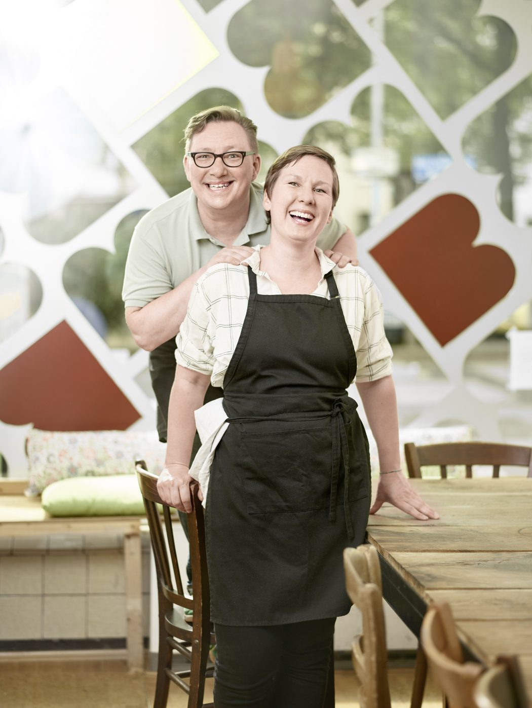 Das Foto zeigt Inhaberin Maren und ihren Mann Rolf in der Butterbrotbar im Szeneviertel Bochum Ehrenfeld