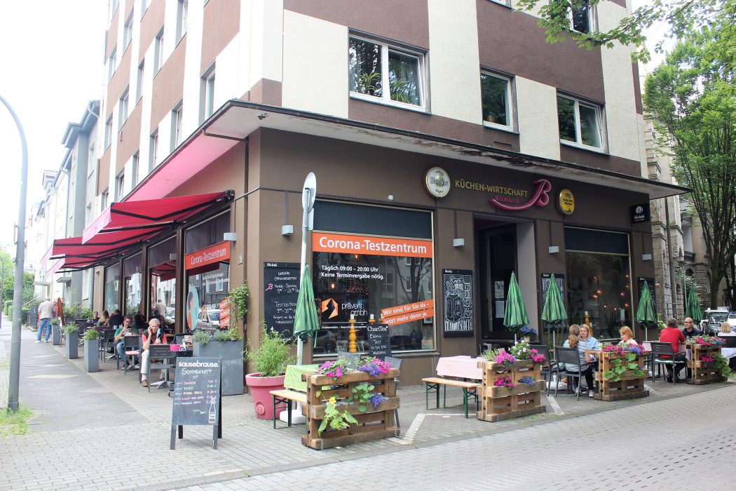 Das Foto zeigt den Biergarten der Küchenwirtschaft Bismarck im Kaiserviertel in Dortmund