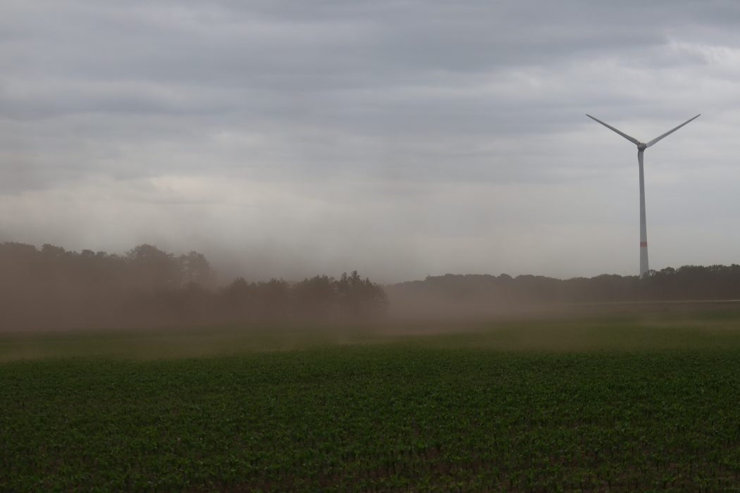 Das Foto zeigt einen Sandsturm kurz vor Raesfeld