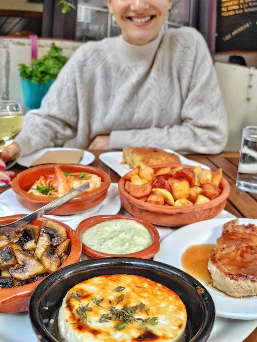 Das Foto zeigt Tapas in der Tapas Bar Una Más in Bochum