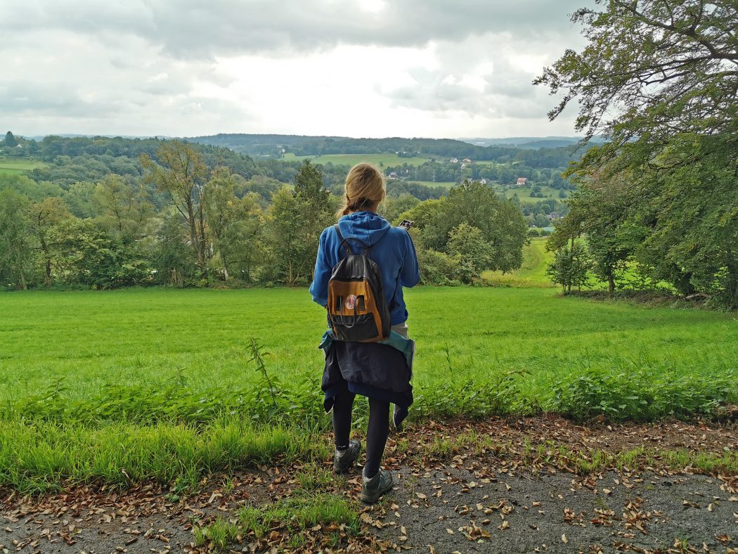 Das Foto zeigt Heike beim Wandern in Hattingen