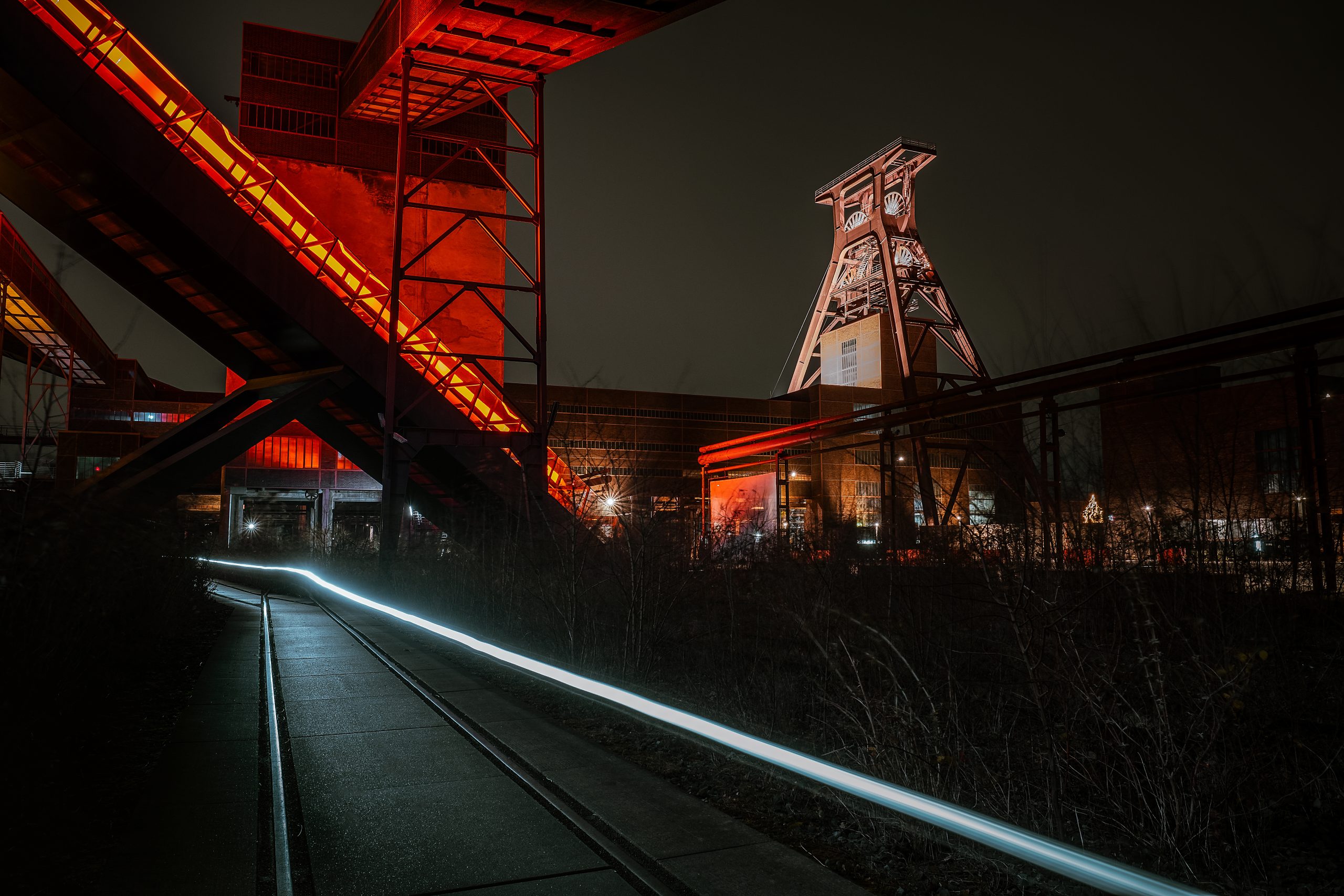 Das Bild zeigt das UNESCO-Welterbe Zollverein bei Nacht