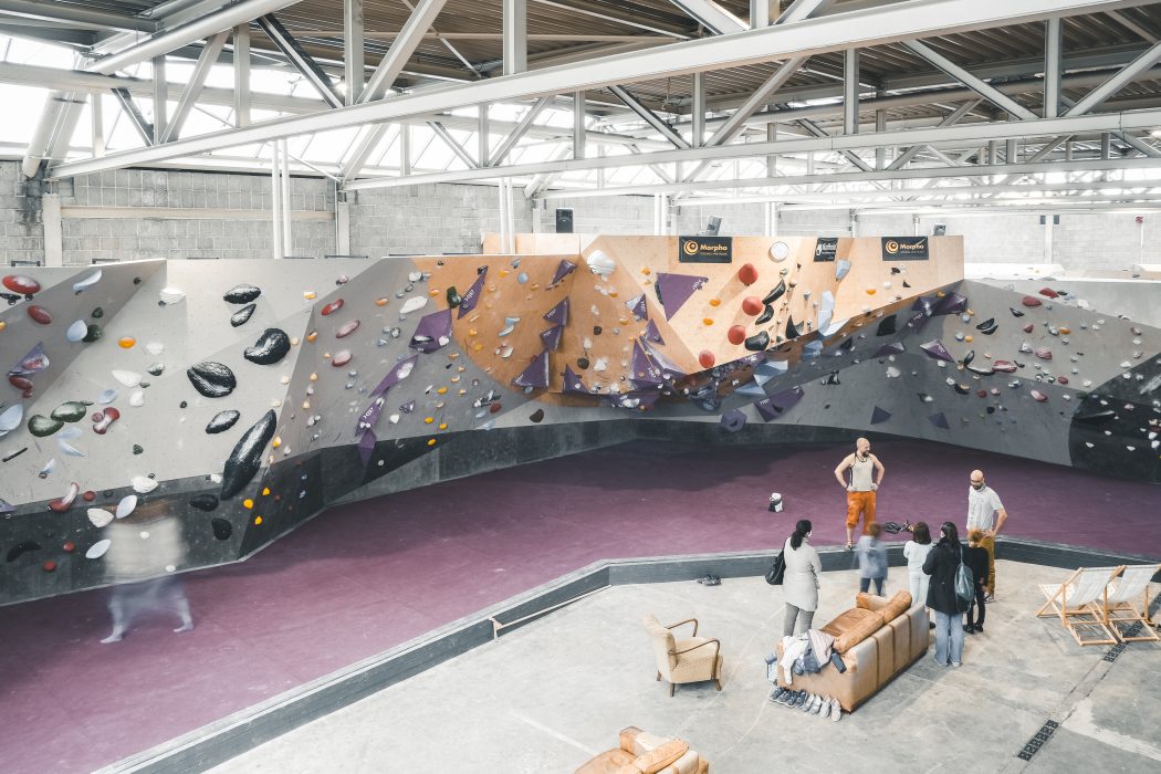 Das Foto zeigt die Boulderwände in der Boulderhalle Einstein in Recklinghausen