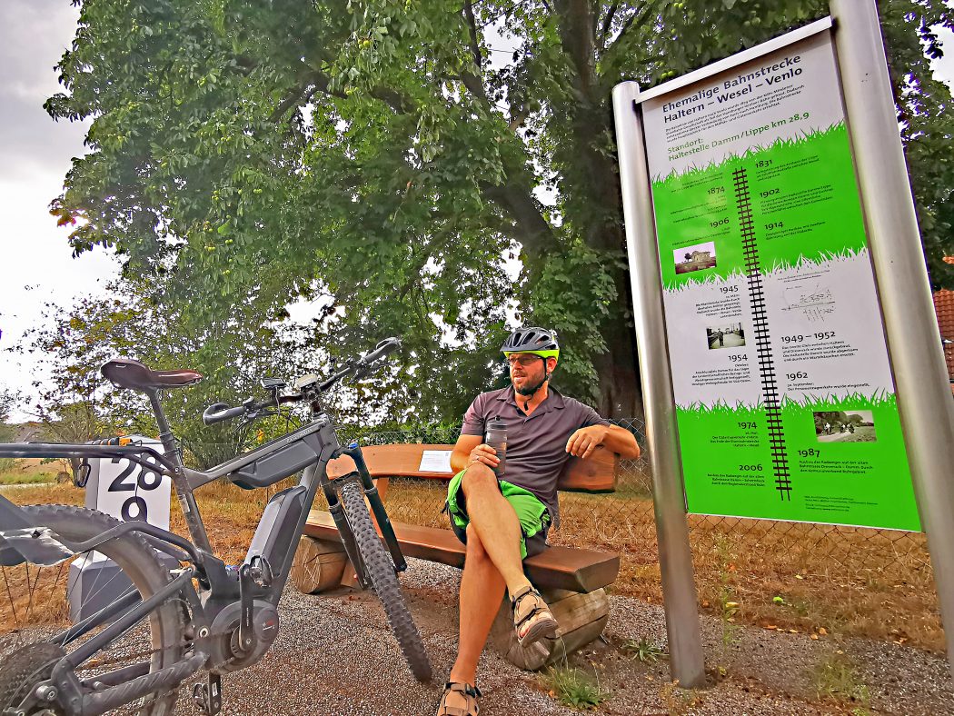 Das Foto zeigt Jochen auf dem Bahntrassenradweg Haltern-Wesel-Venlo