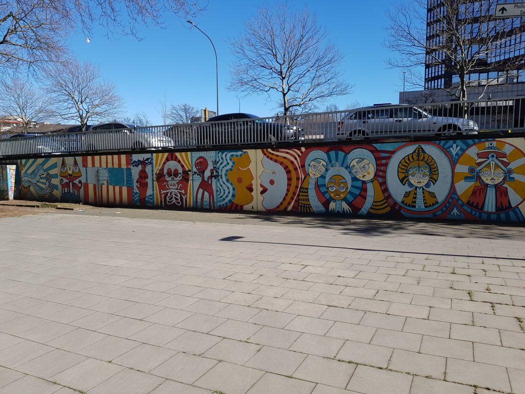 Das Foto zeigt eine Graffiti-Wall an der Schützenbahn in Essen
