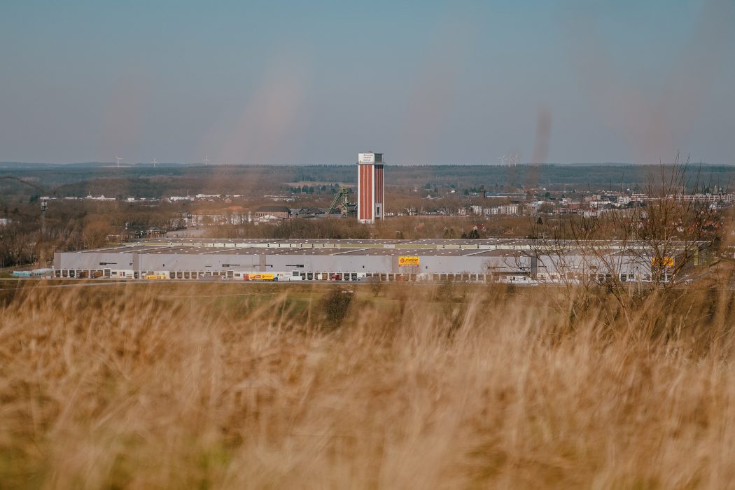 Das Foto zeigt den Ausblick von der Halde Norddeutschland auf die Zeche Friedrich Heinrich