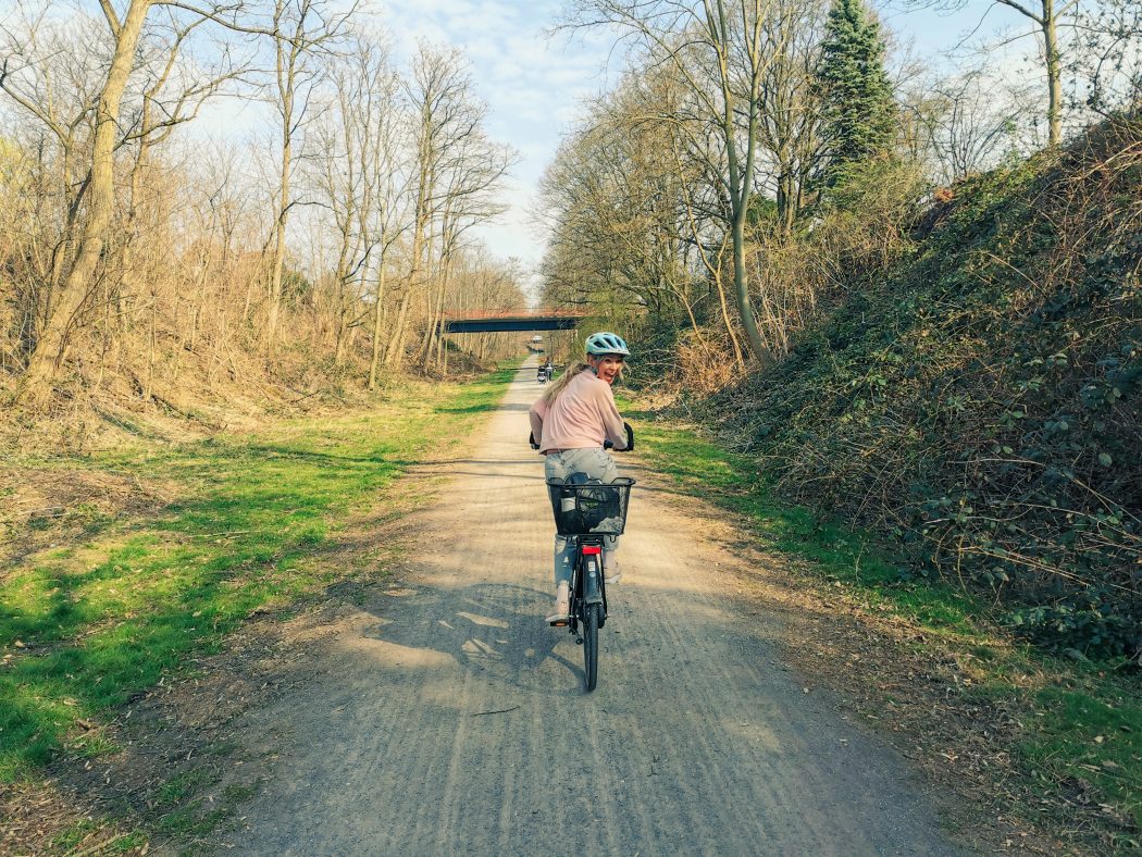 Das Foto zeigt Sandra auf der Jacobi-Trasse in Oberhausen