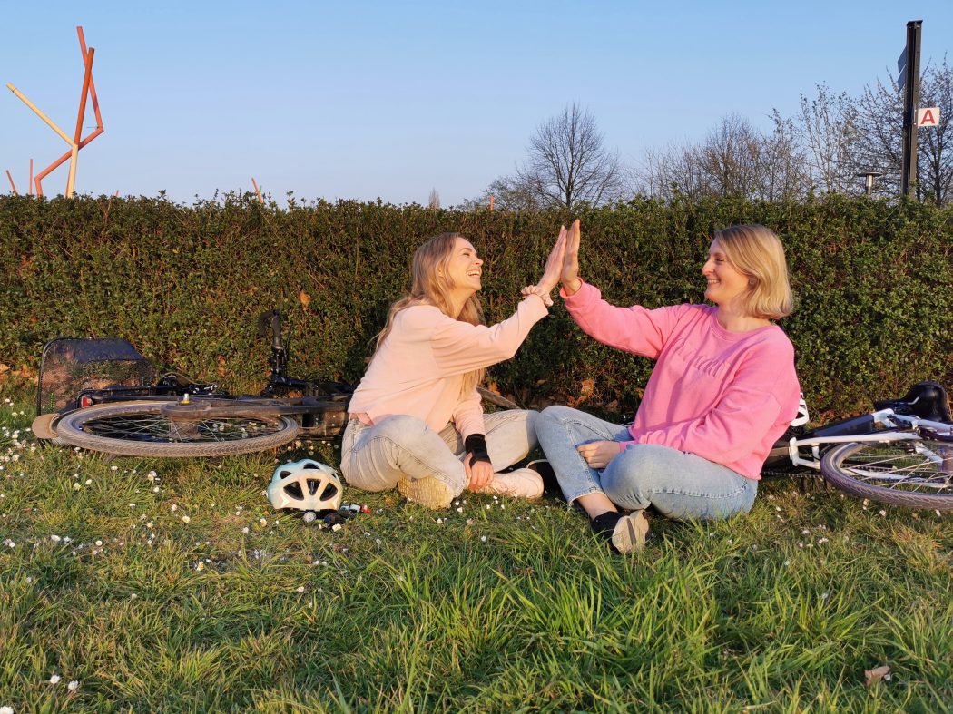 Das Foto zeigt Sandra und Katalina im OLGA-Park in Oberhausen