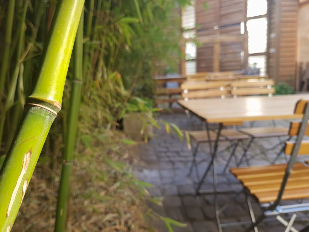 Das Foto zeigt den Außenbereich des Restaurants Fabulose in der Dortmunder Nordstadt