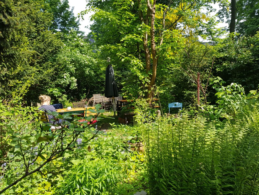 Das Foto zeigt den Hinterhof des WinzigSchön in Duisburg