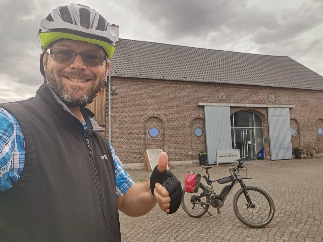 Das Foto zeigt Jochen am Haus Ripshorst in Oberhausen