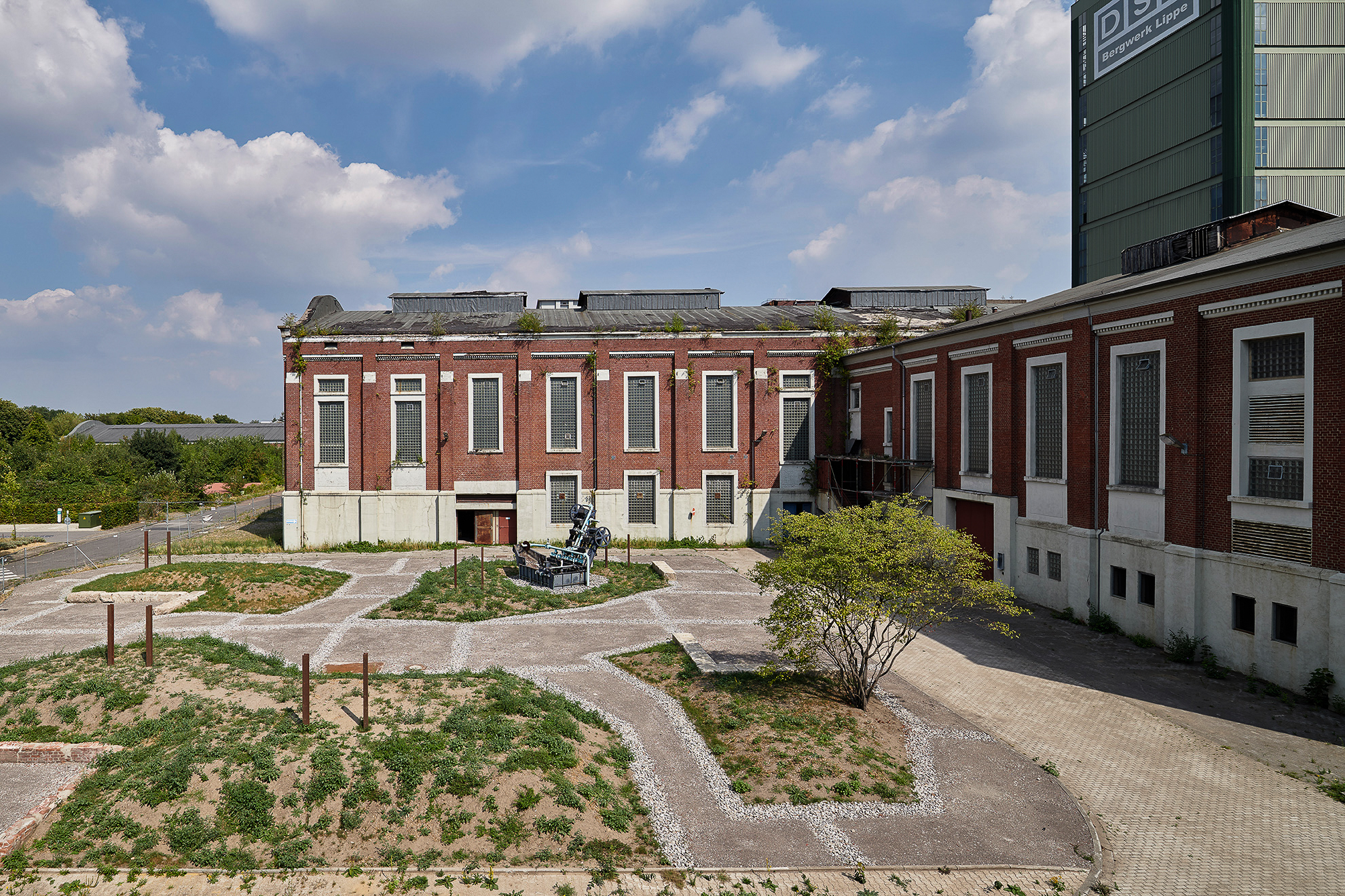 Das Foto zeigt den Kauenhof der Zeche Westerholt in Herten, ein Lost Place im Ruhrgebiet