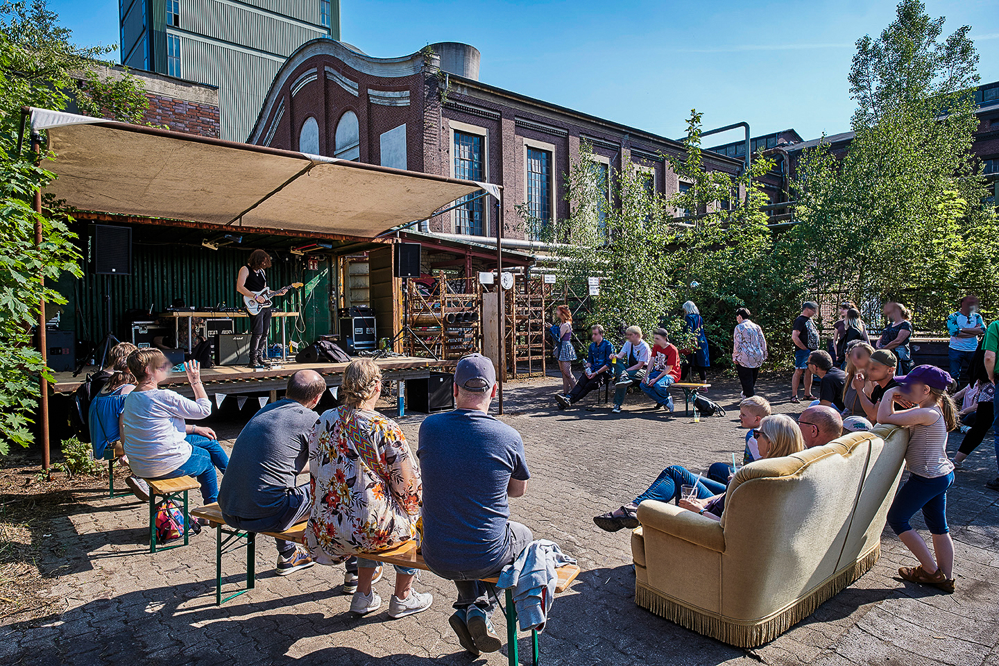 Das Foto zeigt das RUbug-Festival auf dem Gelände der Zeche Westerholt in Herten