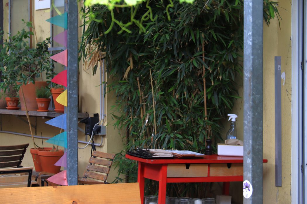 Das Foto zeigt einen Hinterhof im Szeneviertel Wiesenviertel in Witten
