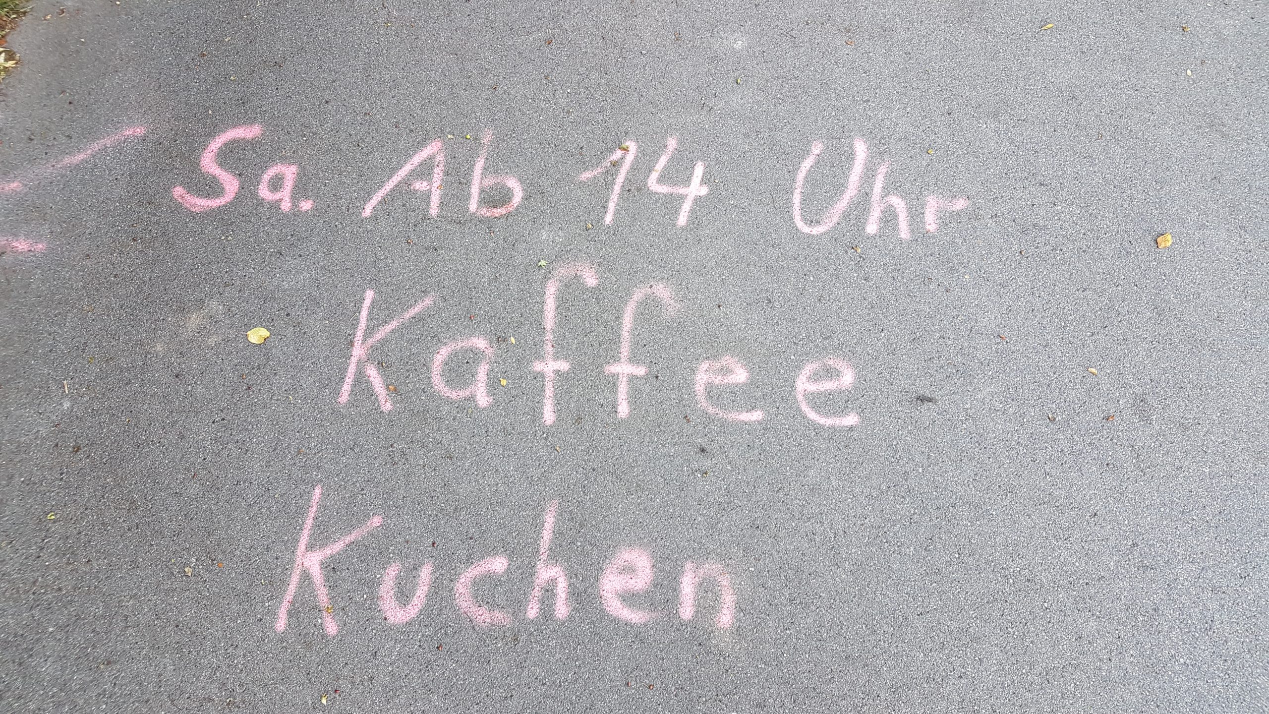 Das Foto zeigt Straßenmalerei auf dem ZollvereinSteig