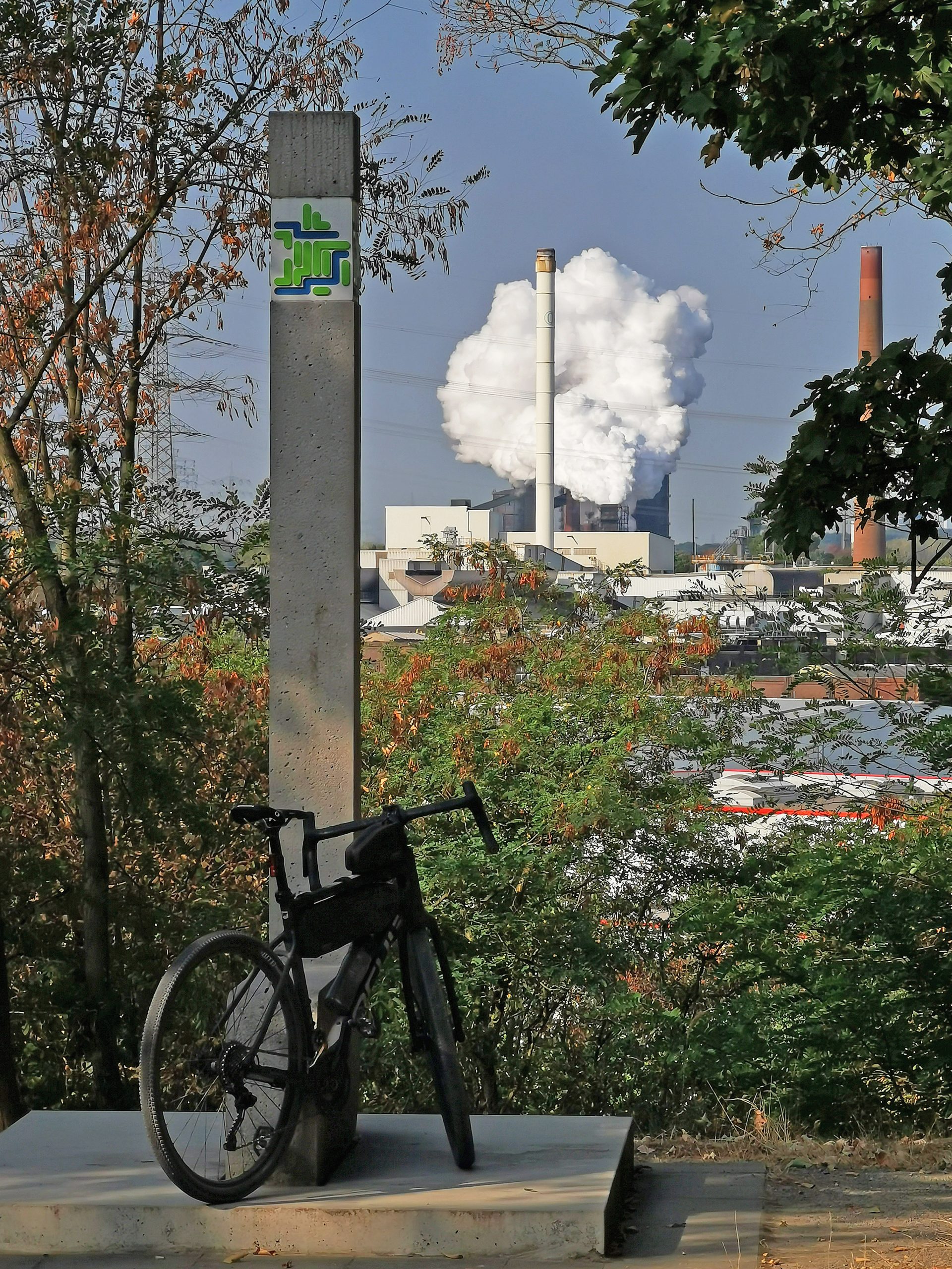 Das Foto zeigt den Ausblick von der Halde Mathias Stinnes bei der Gravel.Trail.Tour durch die Brauker Alpen