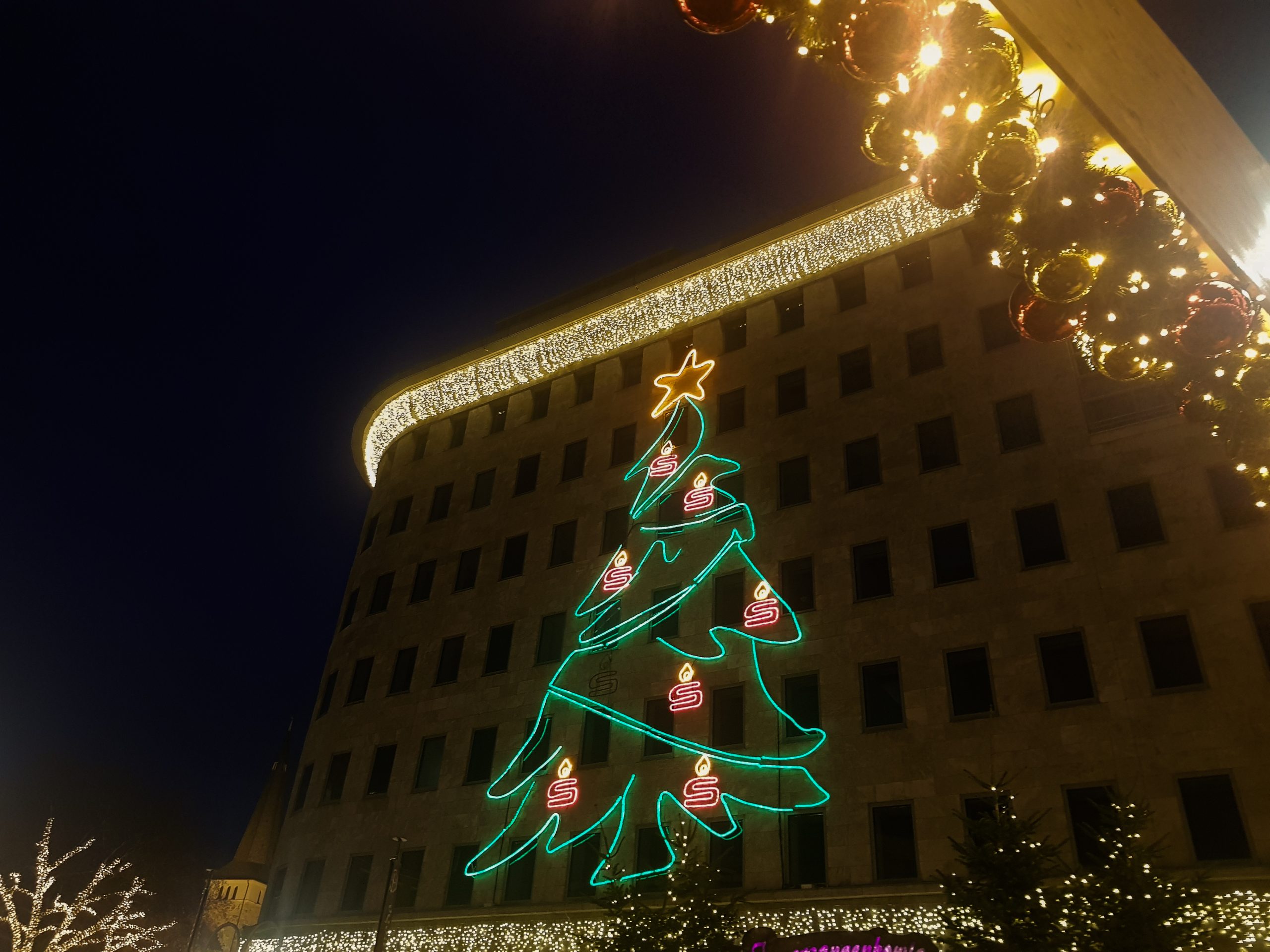 Das Bild zeigt die Beleuchtung auf der Bochumer Weihnacht