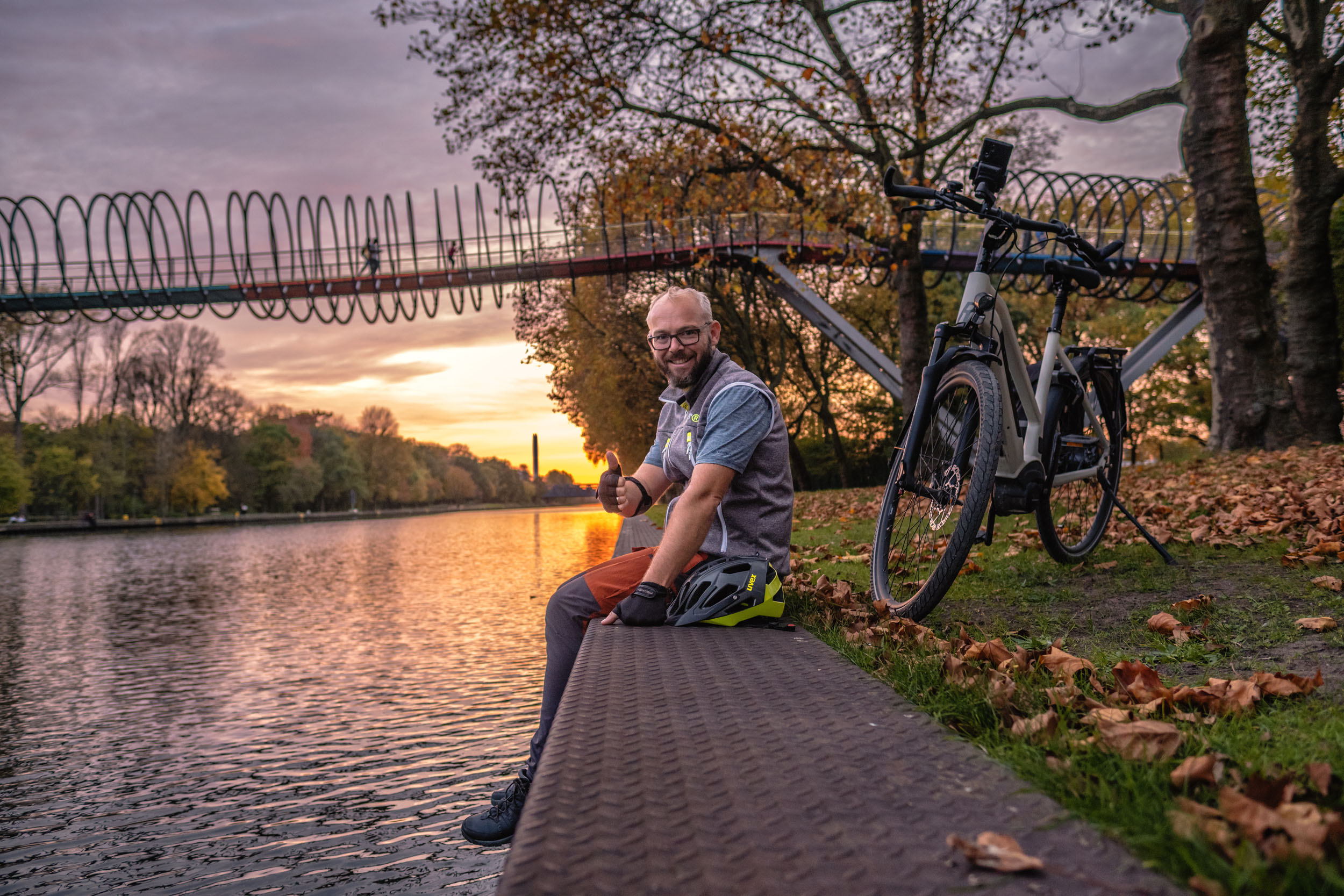 Das Foto zeigt Jochen mit dem ROSE XTRA WATT an der Brücke Slinky Springs to Fame in Oberhausen