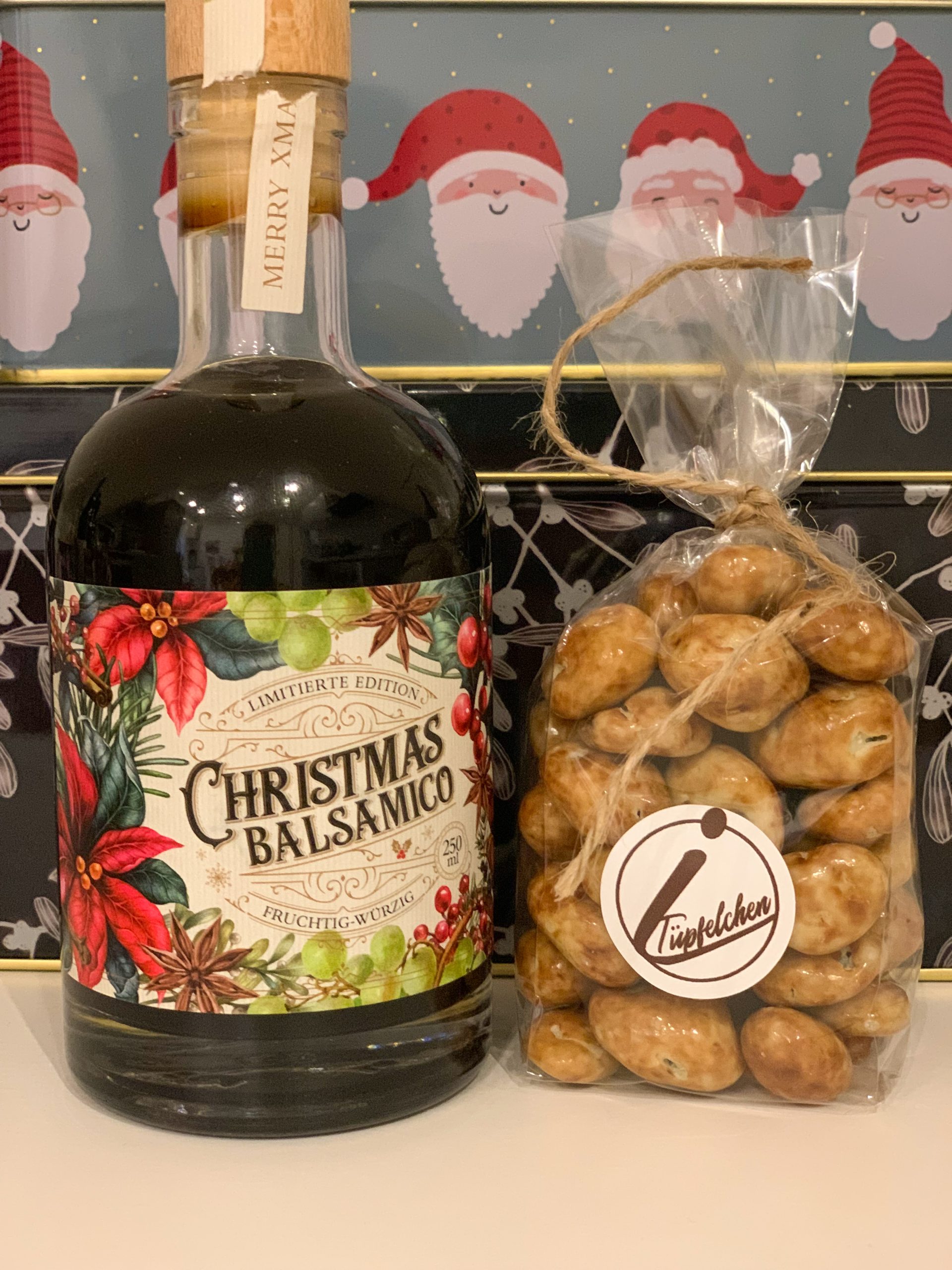 Das Foto zeigt Weihnachtsbalsamico und Rumrosienen im Geschenkeladen i-Tüpfelchen in Essen