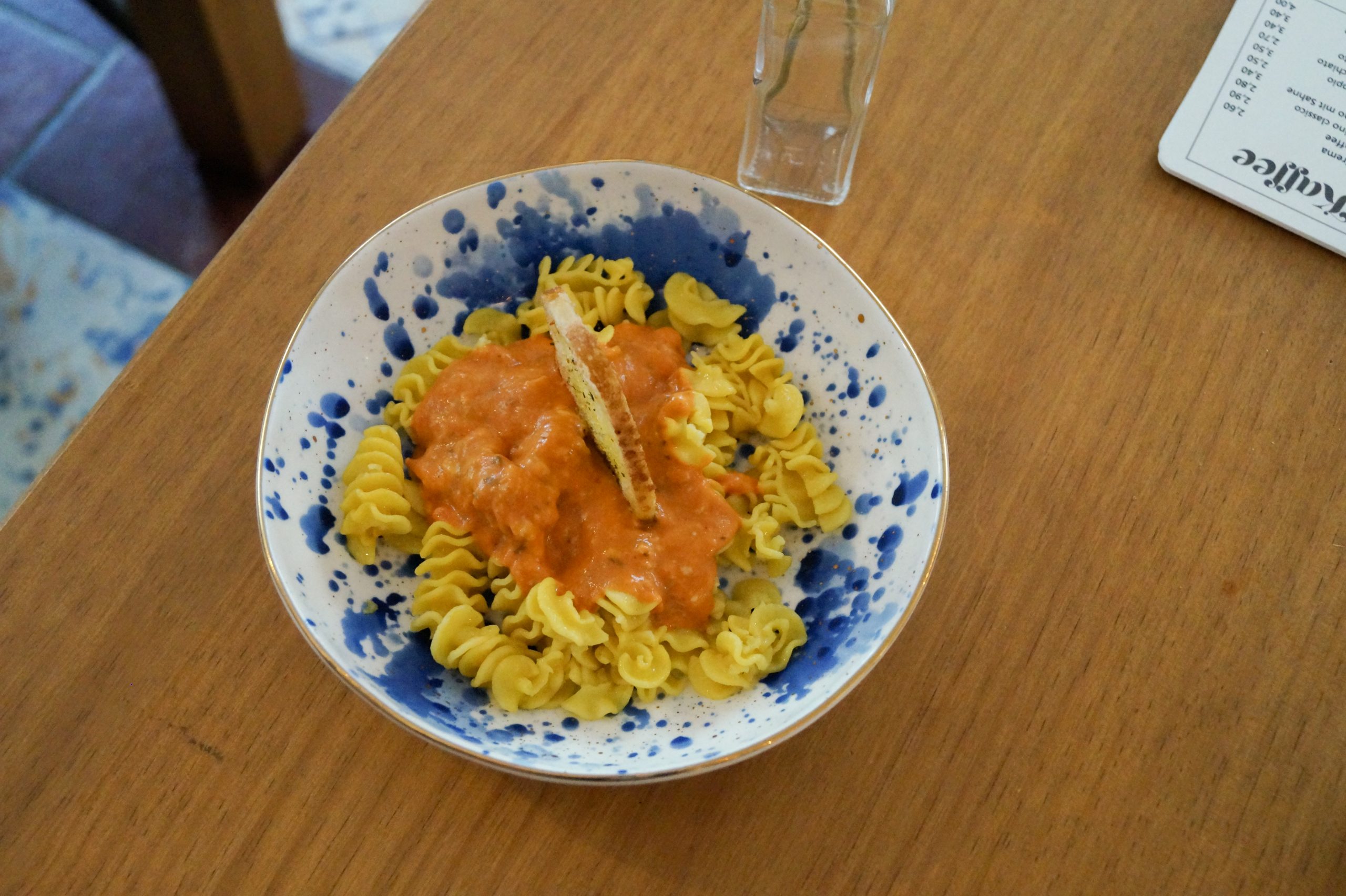 Das Foto zeigt frische Radiatori mit Tomaten-Rahm-Soße im Pastaladen Pasta Passion in Herdecke