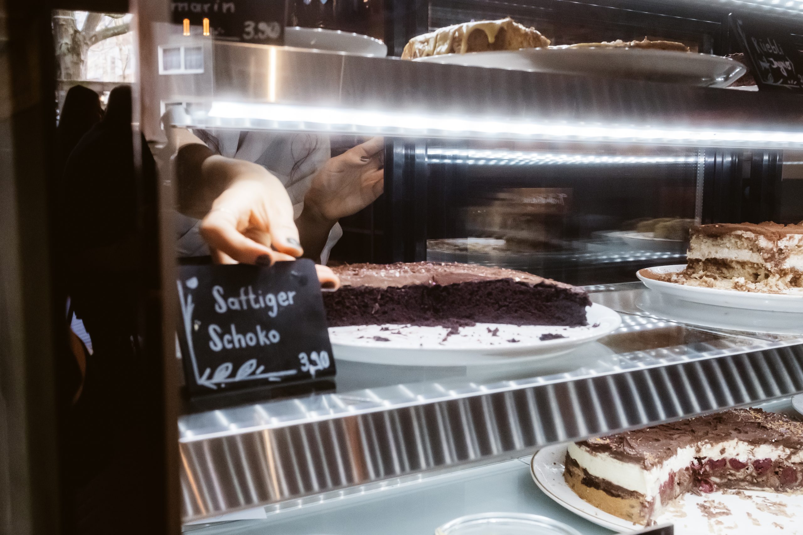 Das Bild zeigt die Kuchentheke im das Kaff in Mülheim an der Ruhr