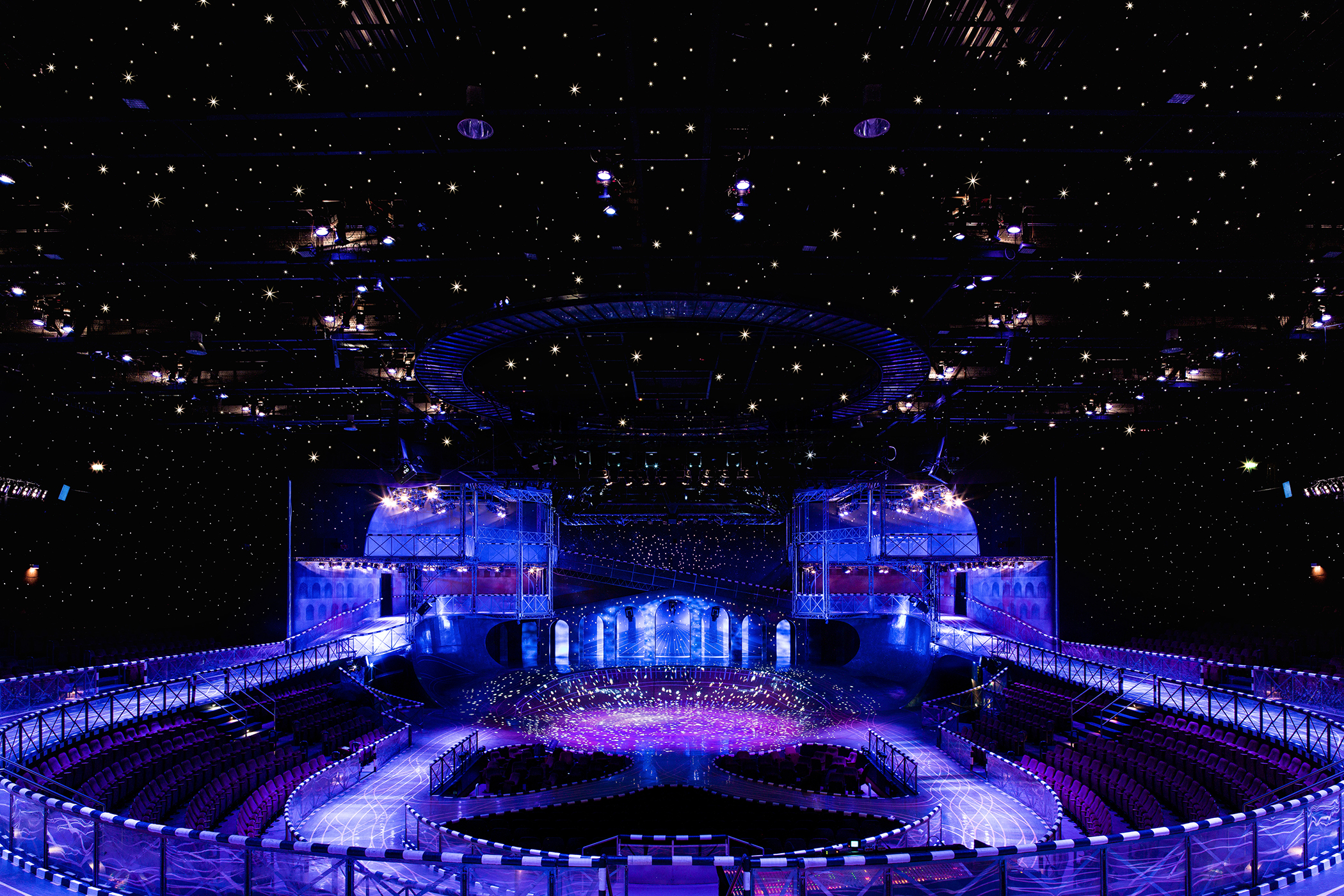 Das Foto zeigt den Sternenhimmel im Theatersaal des Musicals STARLIGHT EXPRESS