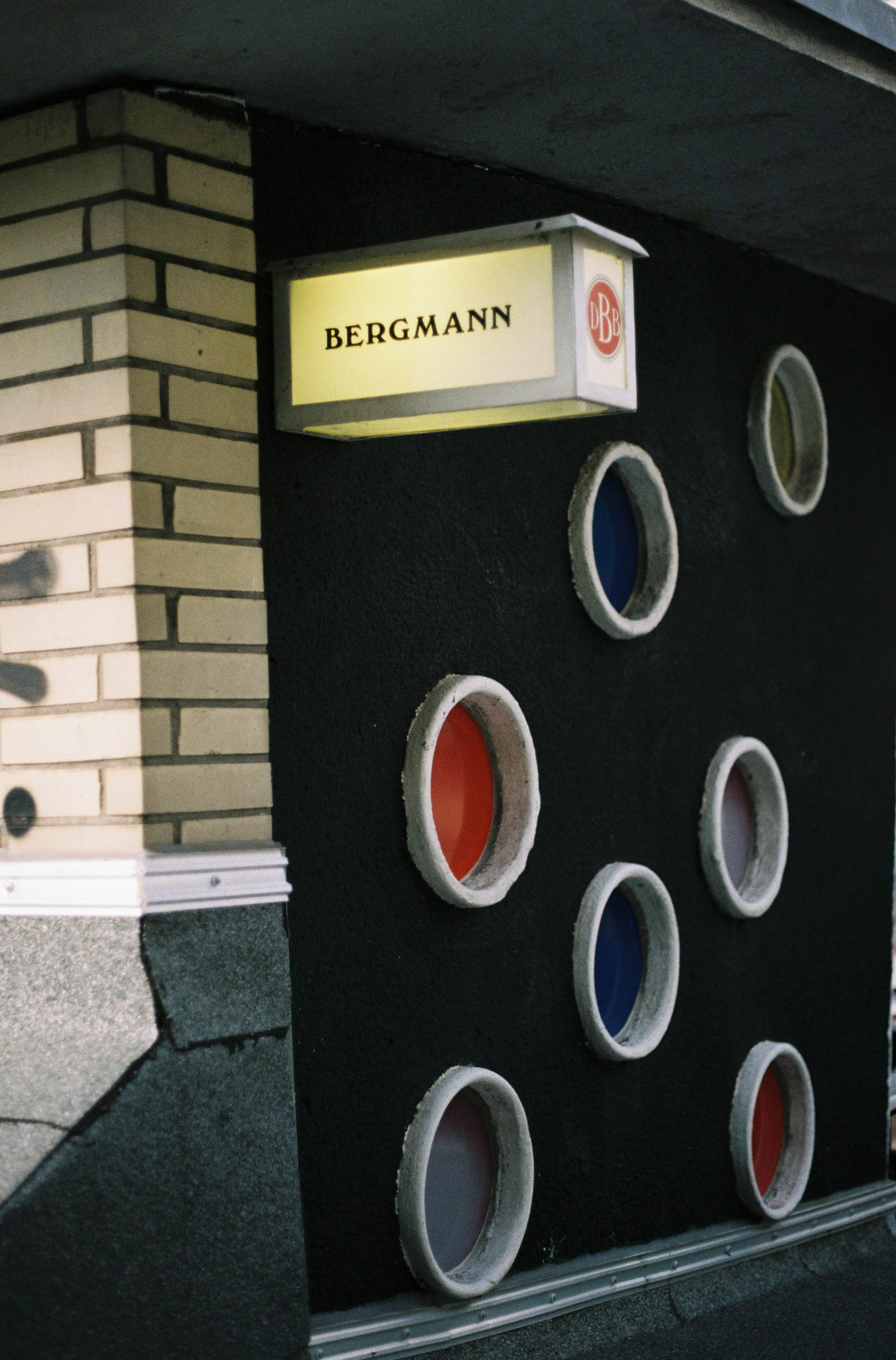 Das Foto zeigt den Kiosk der Bergmann Brauerei in Dortmund, den Nina bei ihrer Fototour mit der Analogkamera fotografiert hat