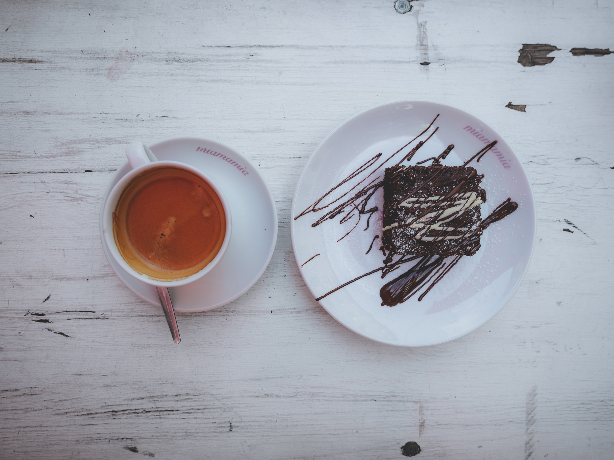 Das Foto zeigt Kaffee und Kuchen bei einem Graffitti Walk durch Essen