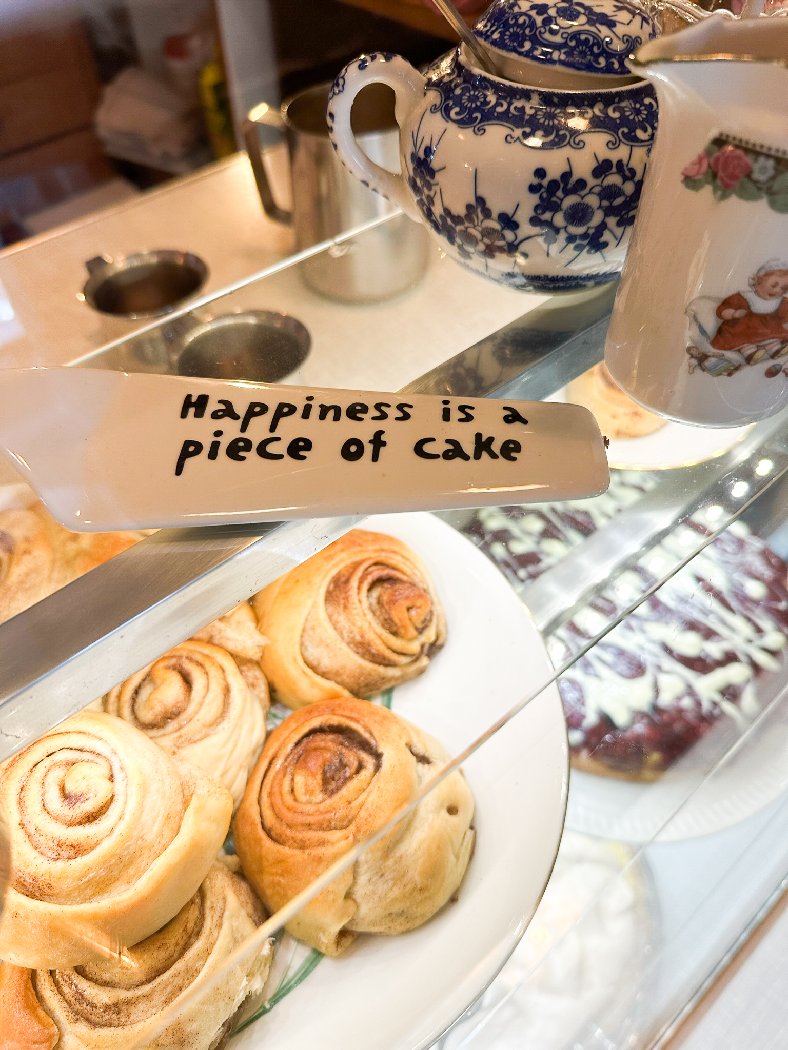 Das Foto zeigt das Café Pollok im Dellviertel in Duisburg