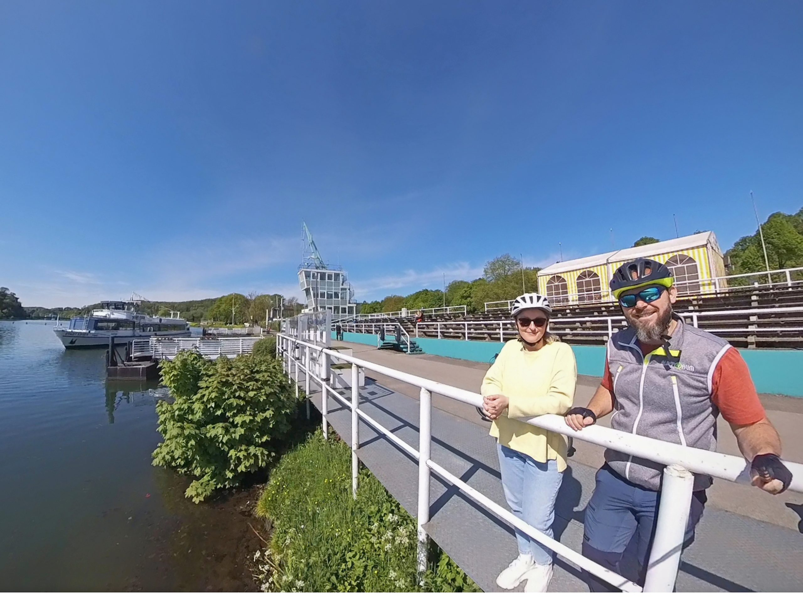 Das Foto zeigt Jochen und Katalina bei ihrer Radtour am Baldeneysee in Essen