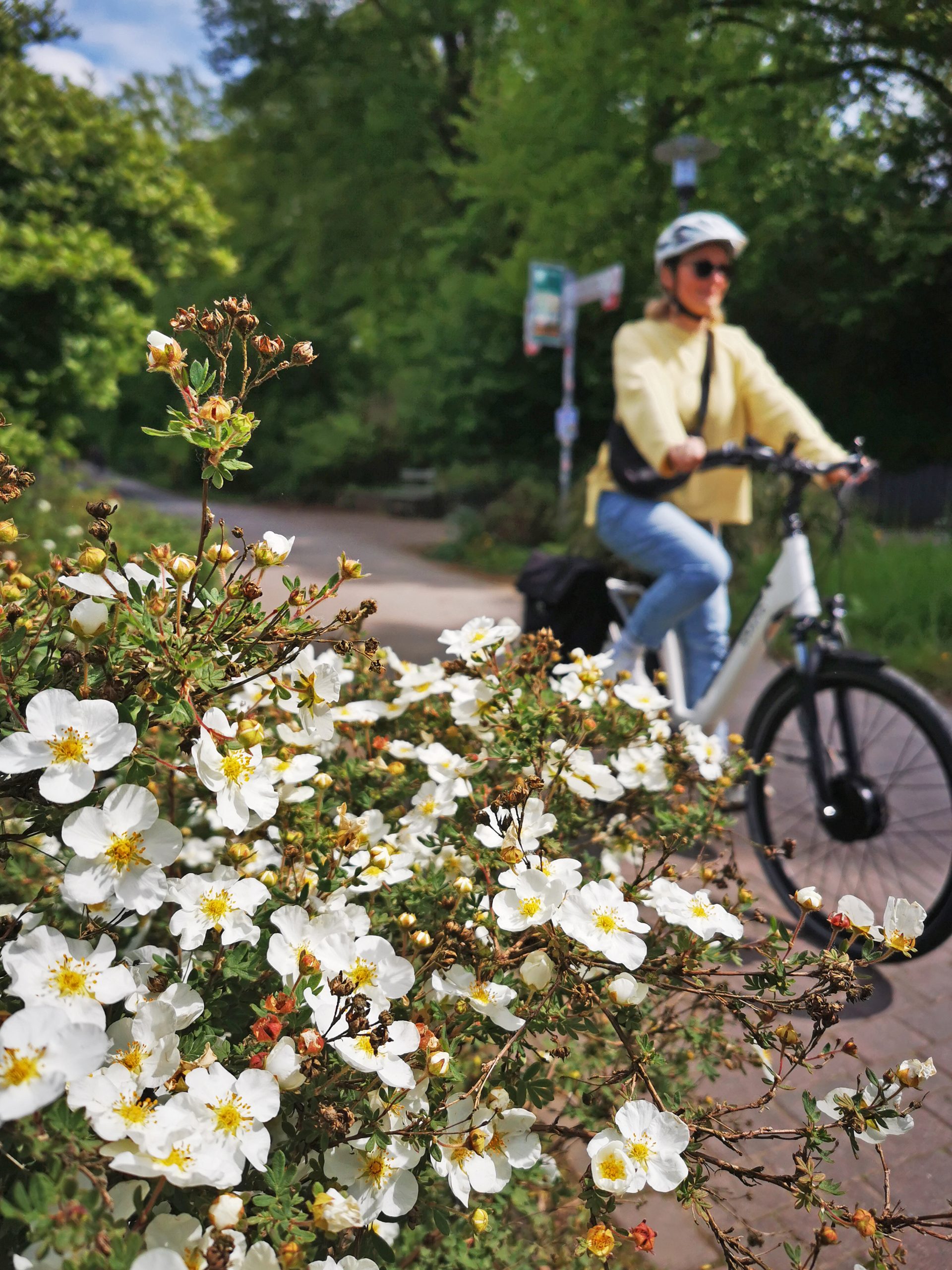 Das Foto zeigt Katalina auf der Radtour auf der Grugatrasse in Essen