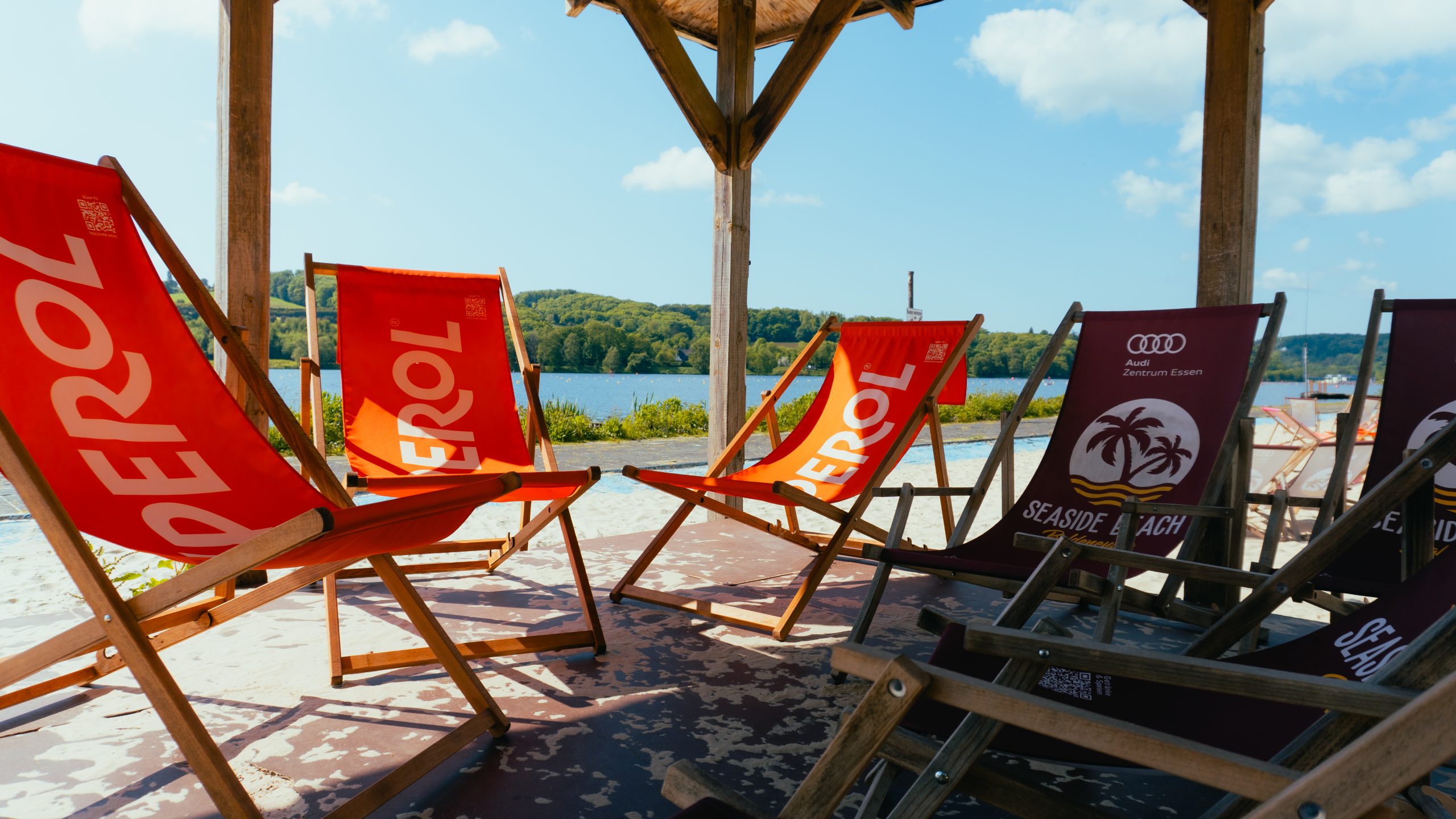 Das Foto zeigt den SeasideBeach am Essener Baldeneysee.