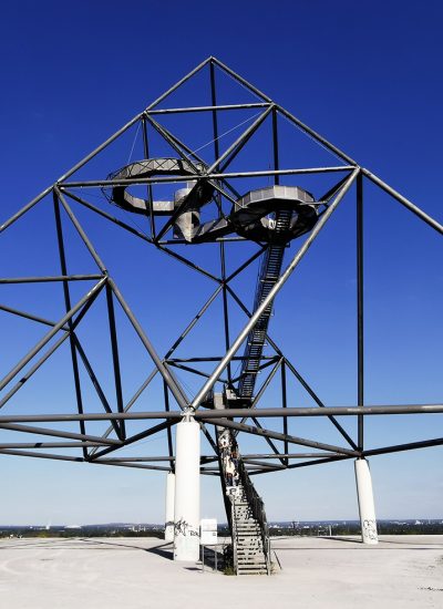 Das Foto zeigt den Tetraeder auf der Halde Beckstraße in Bottrop