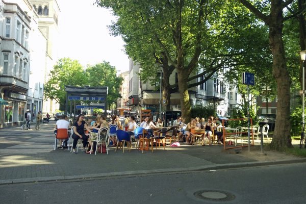 Das Foto zeigt den schicken Platz vor i am love in Bochum
